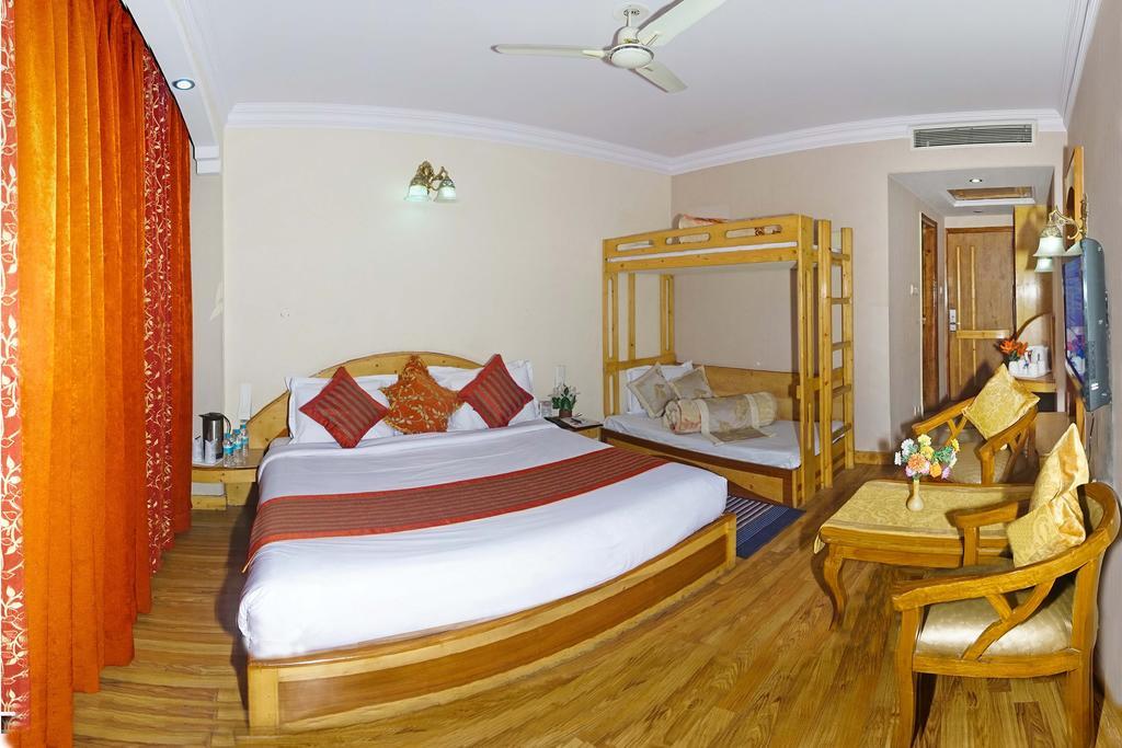 Hotel Landmark Shimla Esterno foto
